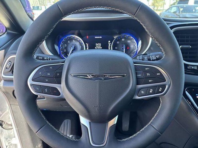 New 2026 Chrysler Voyager LxImage 18