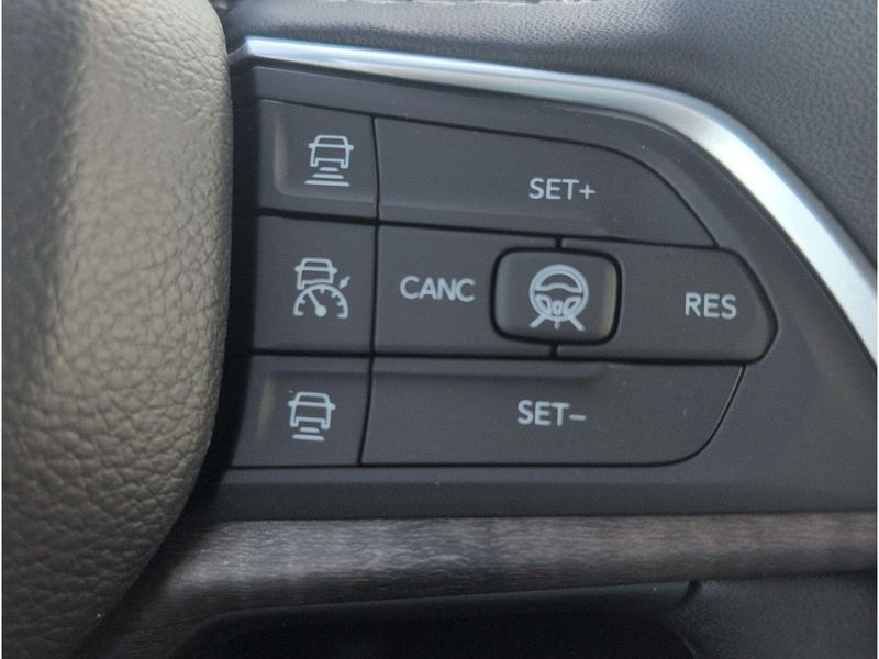 New 2027 Jeep Grand Cherokee Laredo AltitudeImage 22