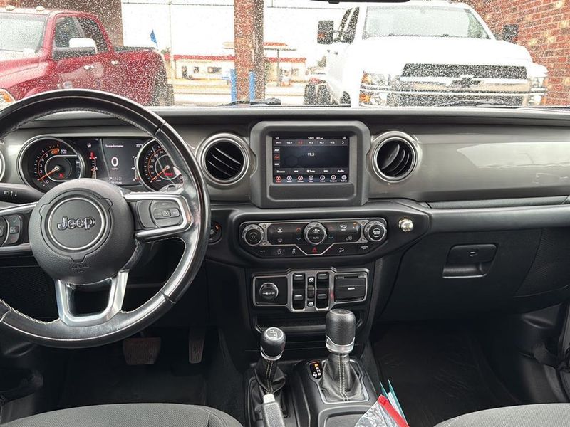 2020 Jeep Wrangler Unlimited Sahara photo 10