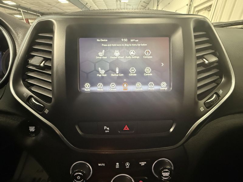 Used 2020 Jeep Cherokee AltitudeImage 32