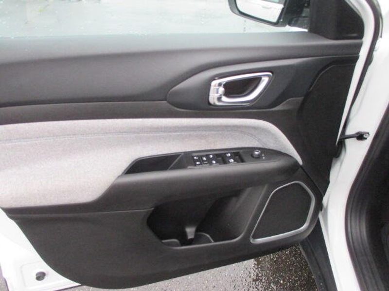 Used 2024 Jeep Compass LatitudeImage 16