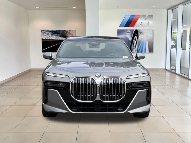 2025 BMW 7 Series 760i xDriveImage 2