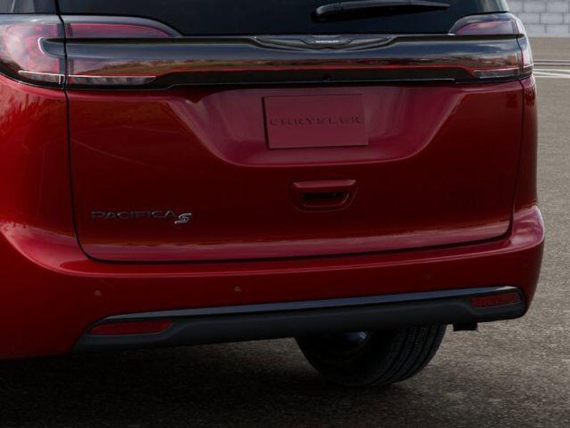 New 2026 Chrysler Pacifica SelectImage 13