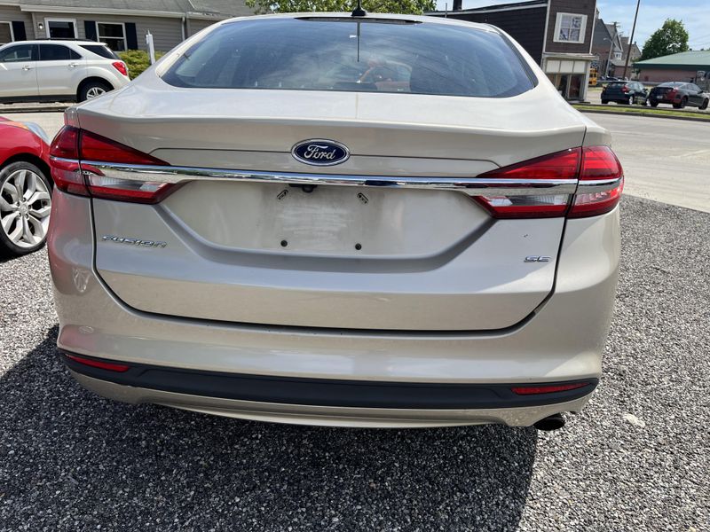 2018 Ford Fusion SEImage 3