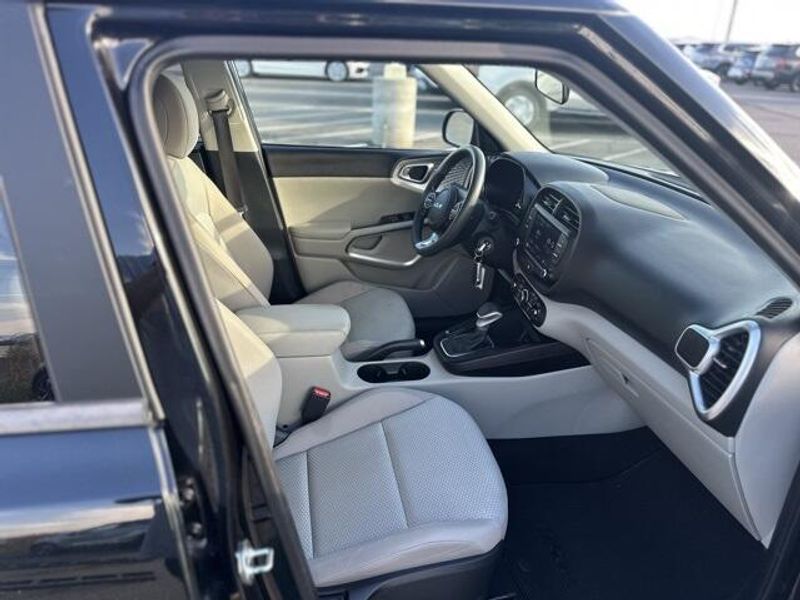 Used 2023 Kia Soul LXImage 11