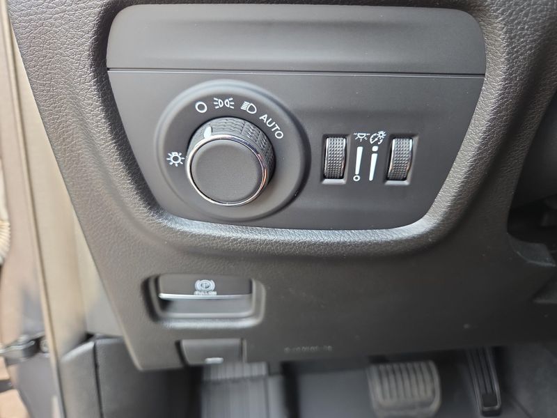 2023 Jeep Grand Cherokee Altitude X photo 32
