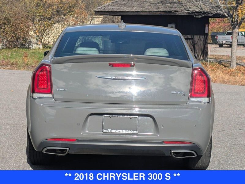 2018 Chrysler 300 S photo 3