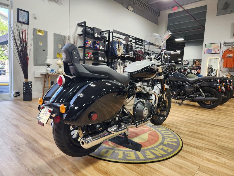 2024 Royal Enfield SUPER METEOR  in a INTERSTELLAR GREY exterior color. Royal Enfield Motorcycles of Miami (786) 845-0052 remotorcyclesofmiami.com 