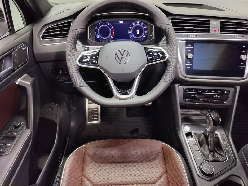 Used 2024 Volkswagen Tiguan SEL R-Line AWD w/Sunroof/NavImage 21