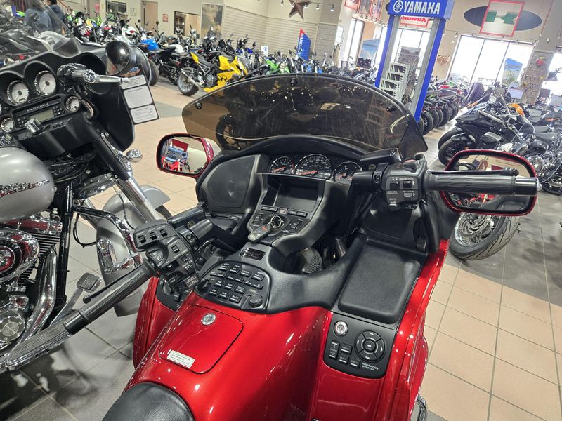 USED 2008 HONDA GOLD WING Image 9