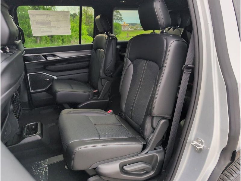 2026 Jeep Grand Wagoneer 4x2Image 31