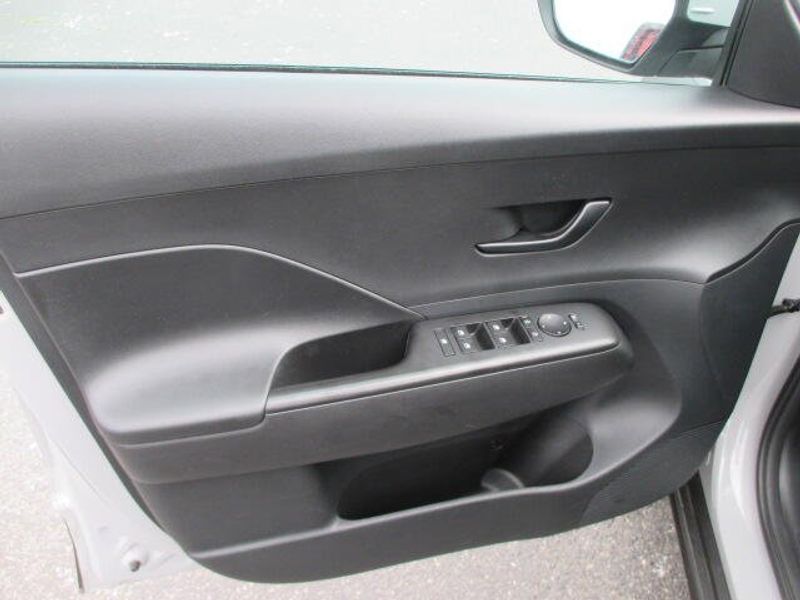 Used 2024 Hyundai Kona SELImage 15