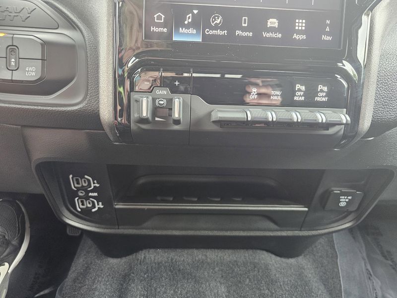 2025 RAM 3500 TradesmanImage 18