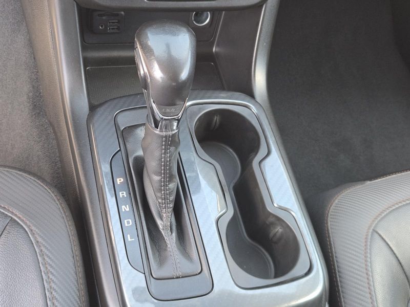 Used 2022 GMC Canyon 4WD Crew Cab 128 AT4 w/Leather