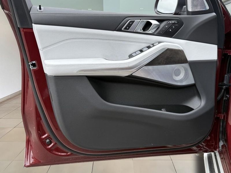 2025 BMW X7 xDrive40iImage 18
