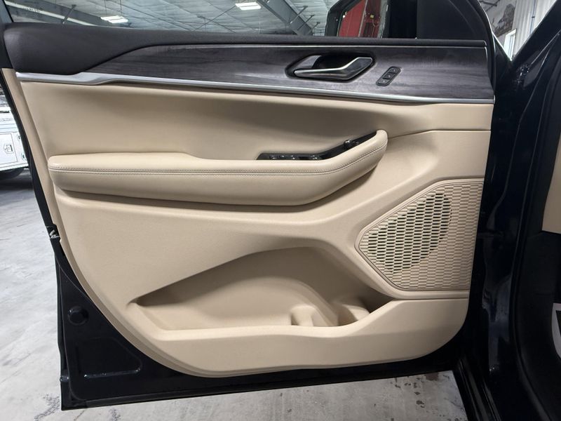 Used 2024 Jeep Grand Cherokee L LimitedImage 25