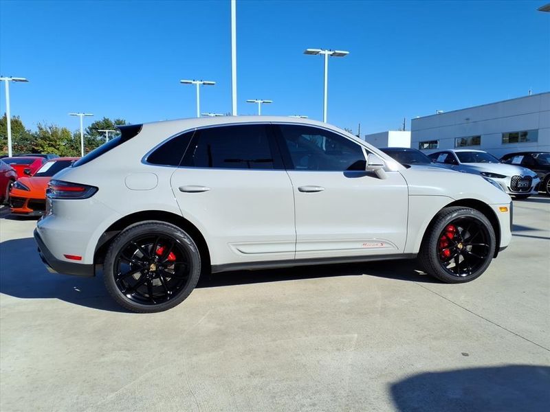 Used 2022 Porsche Macan SImage 11