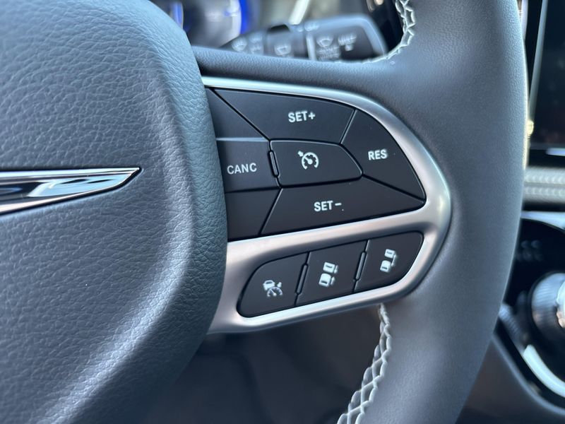 New 2026 Chrysler Pacifica SelectImage 29