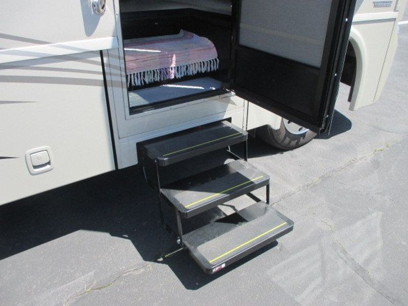 2014 Ford F-53 Motorhome Chassis Image 10