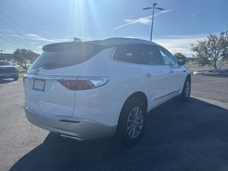 2023 Buick Enclave Essence photo 4