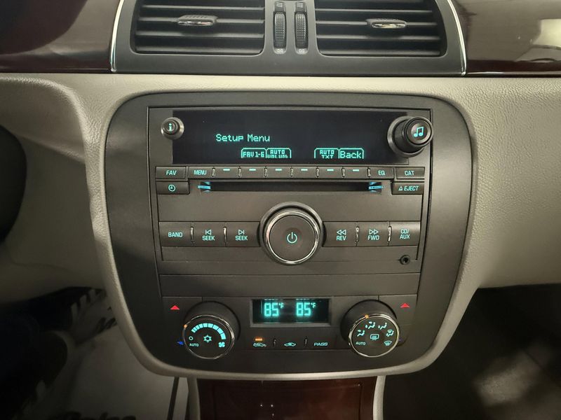 Used 2010 Buick Lucerne CXLImage 30