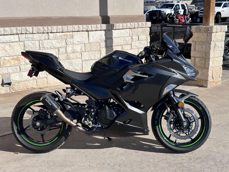 USED 2022 KAWASAKI NINJA 400 ABS Image 2