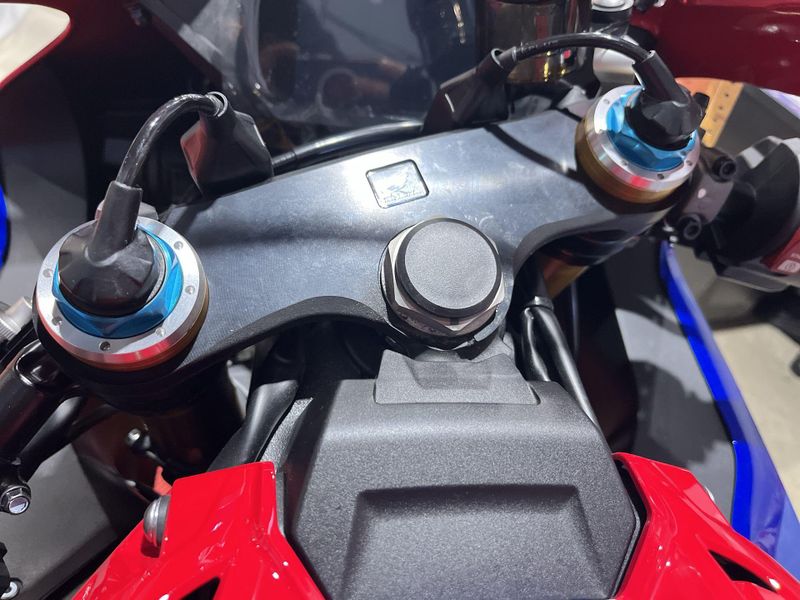 New 2025 Honda CBR1000RR-R FIREBLADE SP Image 10