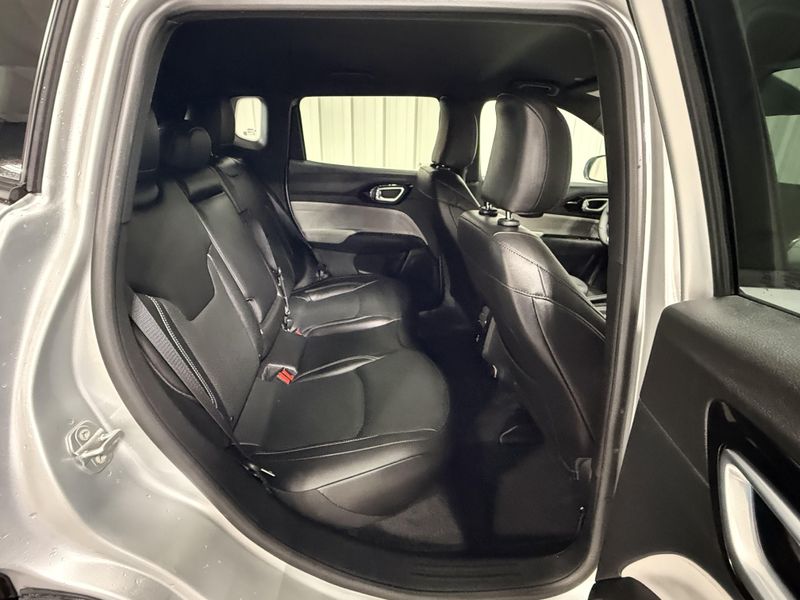 Used 2025 Jeep Compass LimitedImage 10