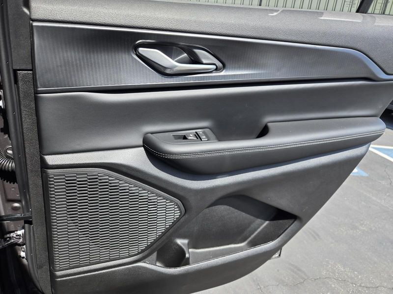 New 2026 Jeep Grand Cherokee L Laredo X 4x2
