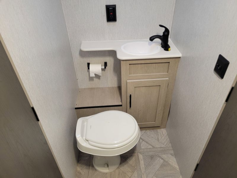 Used 2023 FOREST RIVER EVO 176 QB Image 15