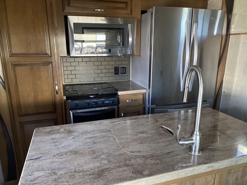 Used 2018 FOREST RIVER CEDAR CREEK 38 FLX Image 10