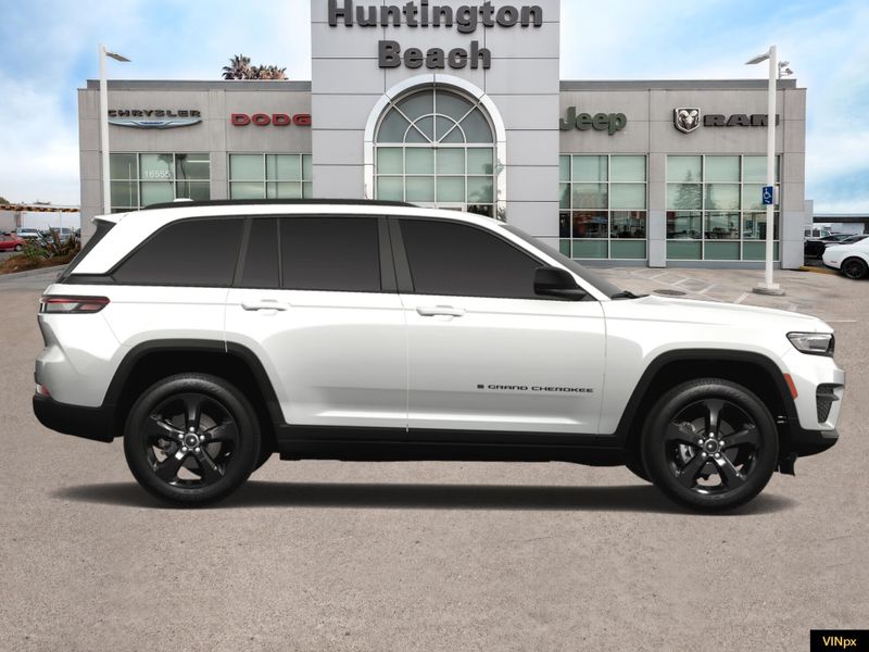 2025 Jeep Grand Cherokee Altitude X 4x4Image 9