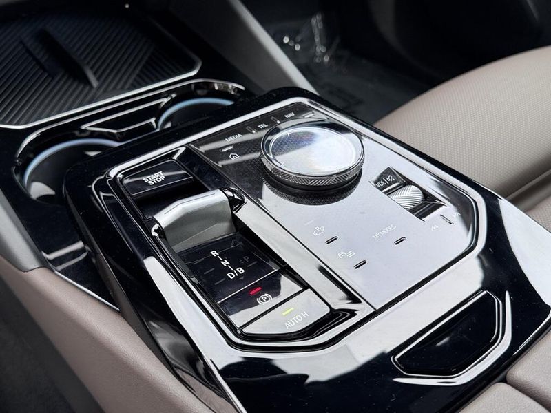2024 BMW i5 eDrive40Image 28