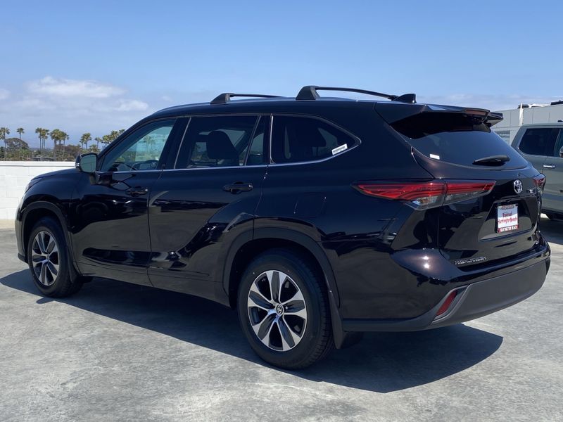 2021 Toyota Highlander XLEImage 6