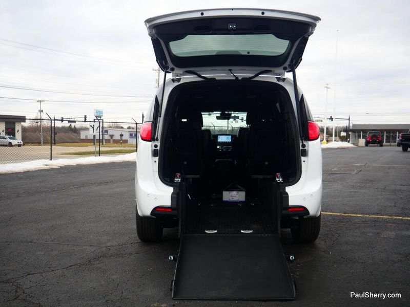 New 2026 Chrysler Voyager Lx