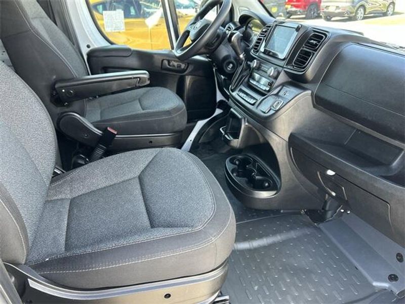 2023 RAM ProMaster 2500 High RoofImage 12