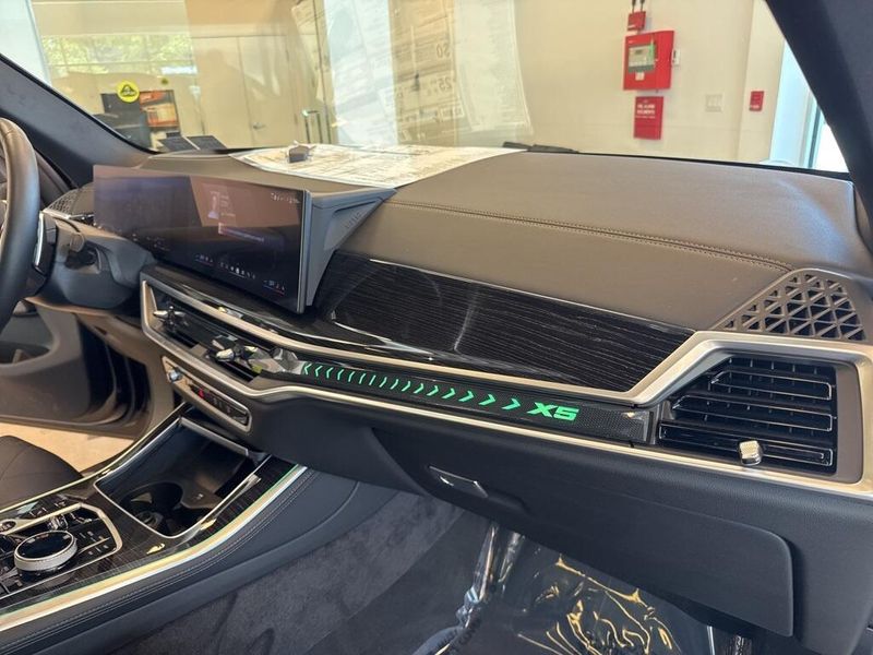 2025 BMW X5 xDrive40i M PACKAGE