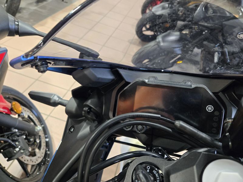 NEW 2025 YAMAHA YZFR3 ABS Image 14