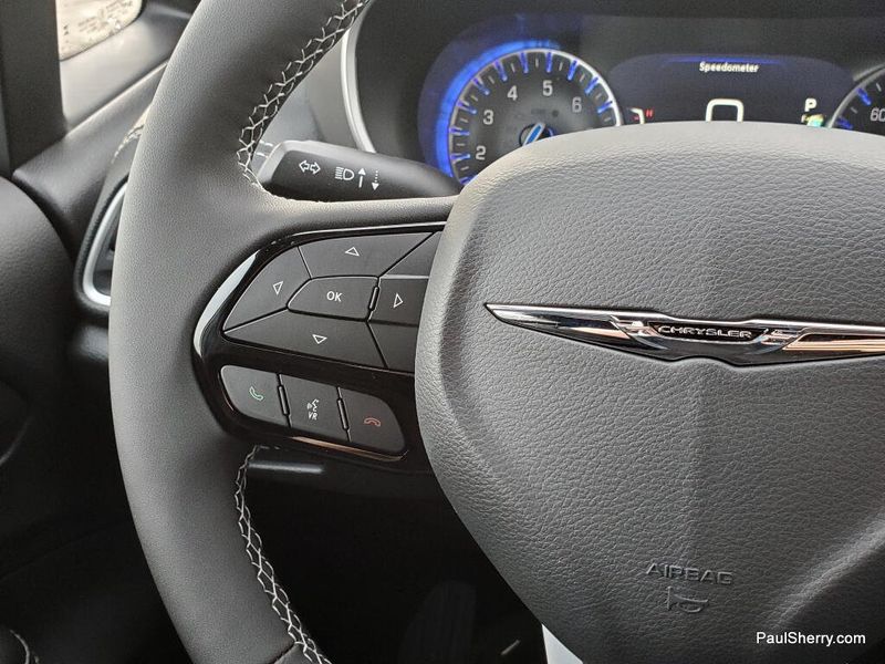 New 2026 Chrysler Pacifica Select