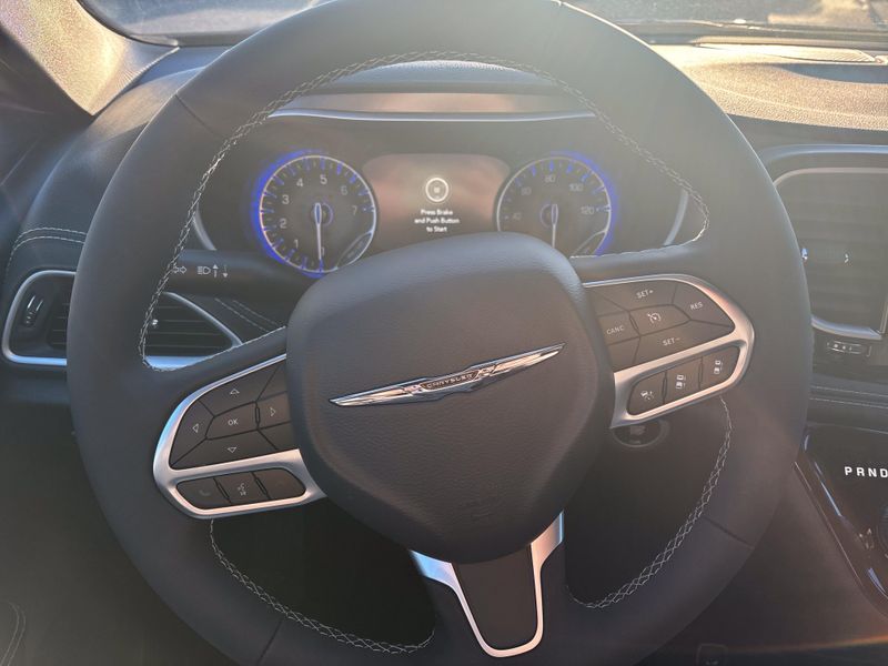 New 2026 Chrysler Pacifica SelectImage 26