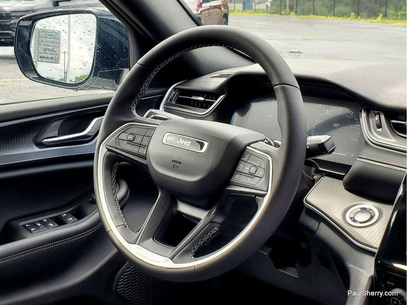 2025 Jeep Grand Cherokee Altitude X 4x4Image 24