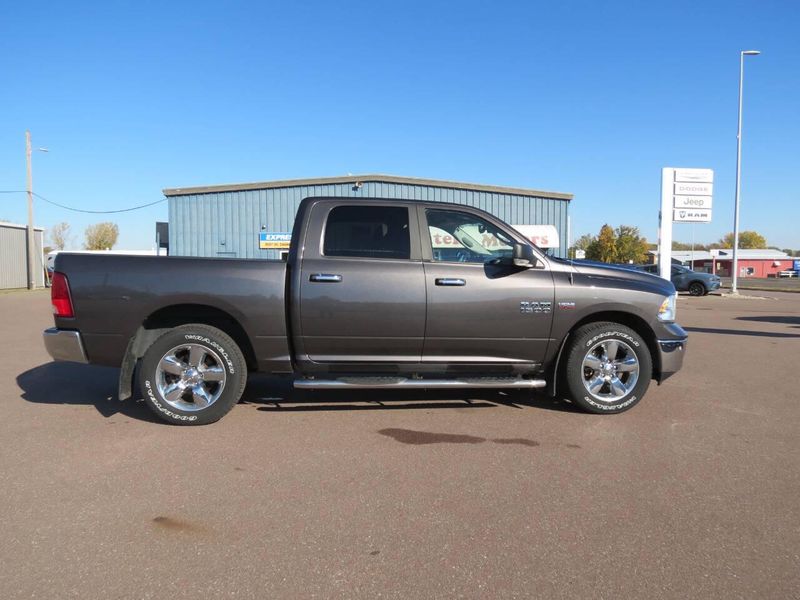 Used 2017 RAM 1500 SLT 4x4 4dr Crew Cab 5.5 ft. SB PickupImage 1