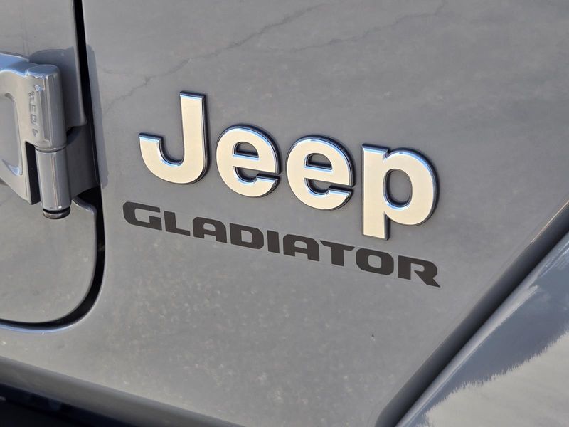Used 2022 Jeep Gladiator Overland 4x4