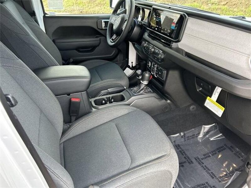 New 2026 Jeep Wrangler 4-door Sport SImage 12
