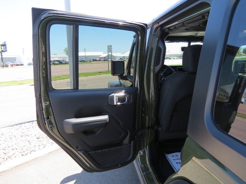 2022 Jeep Wrangler Unlimited Sport 4x4 4dr SUVImage 24