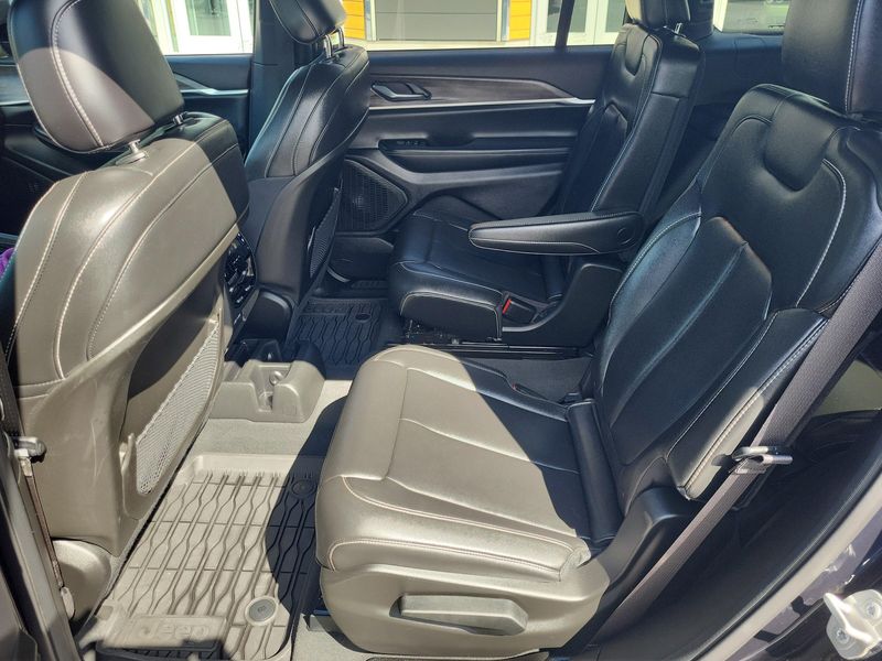 Used 2024 Jeep Grand Cherokee L LimitedImage 8