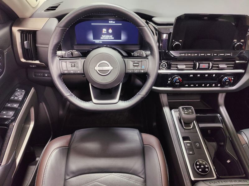 2023 Nissan Pathfinder Platinum V6 AWD BlackImage 26