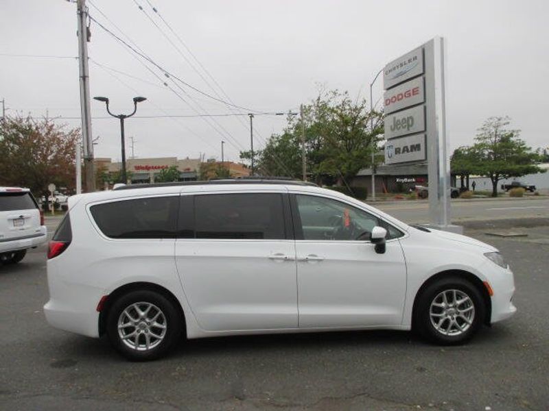 Used 2020 Chrysler Voyager LXIImage 6