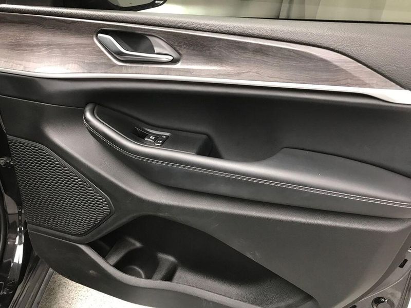 Used 2023 Jeep Grand Cherokee L LimitedImage 25