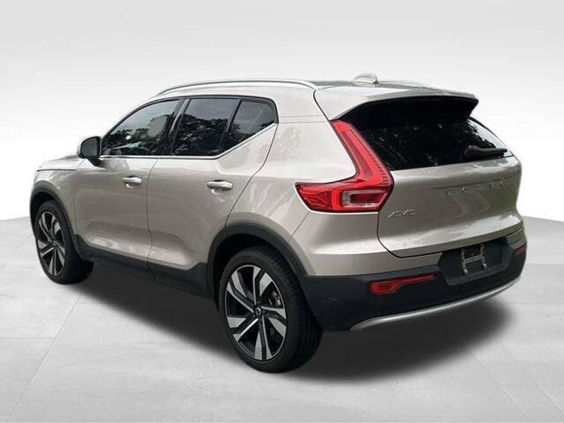 2024 Volvo XC40 Plus Bright Theme